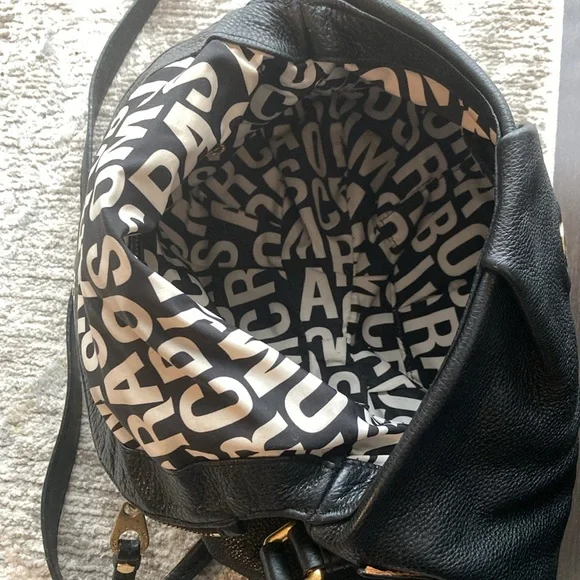 Marc by Marc Jacobs | Black Leather Bag with Antique gold hardware - Picture 2 of 3